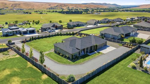 74002 E Grand Bluff Lp, Kennewick, WA, 99338 | Card Image