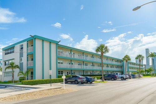 apt-208n-3923 Ne 166th St, North Miami Beach, FL, 33160-3810 | Card Image