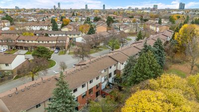 43 - 43 Baronwood Crt, Condo with 3 bedrooms, 3 bathrooms and 2 parking in Brampton ON | Image 3