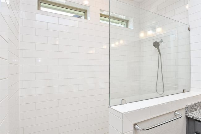 Primary bath | Image 19