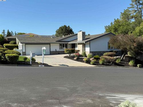 174 Town And Country Dr, Danville, CA, 94526-3743 | Card Image