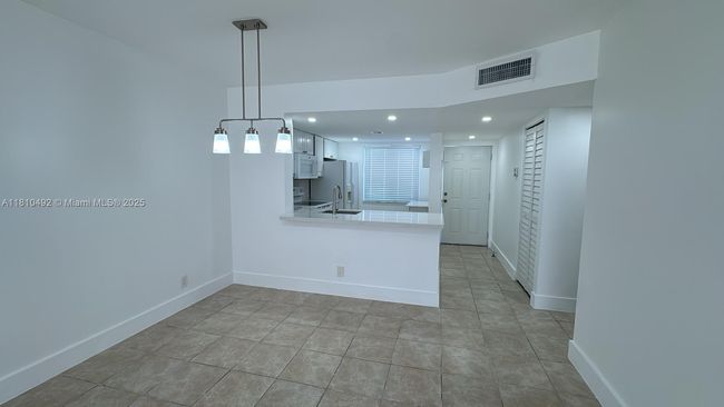 APT-507 - 8610 N Sherman Cir, Condo with 2 bedrooms, 2 bathrooms and null parking in Miramar FL | Image 4