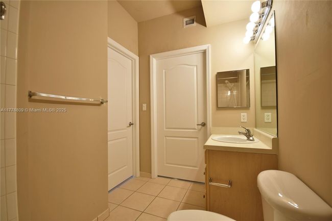 APT-429 - 6001 Sw 70 Th St, Condo with 3 bedrooms, 2 bathrooms and null parking in South Miami FL | Image 24