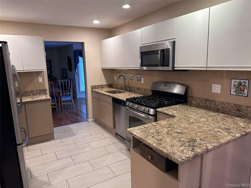 70 Spring Pond Dr, Ossining, NY, 10562-2034 | Card Image