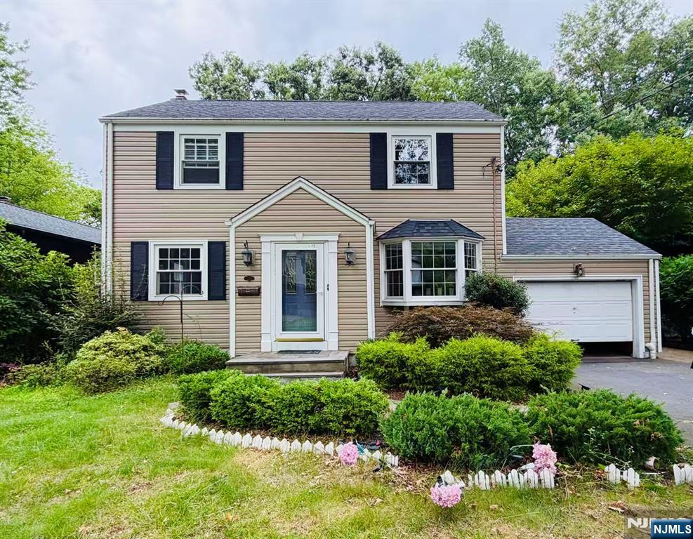 Residential Lease in River Edge