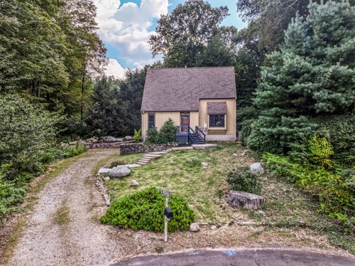 31 Pilgrim Ln, Naugatuck, CT, 06770-1615 | Card Image