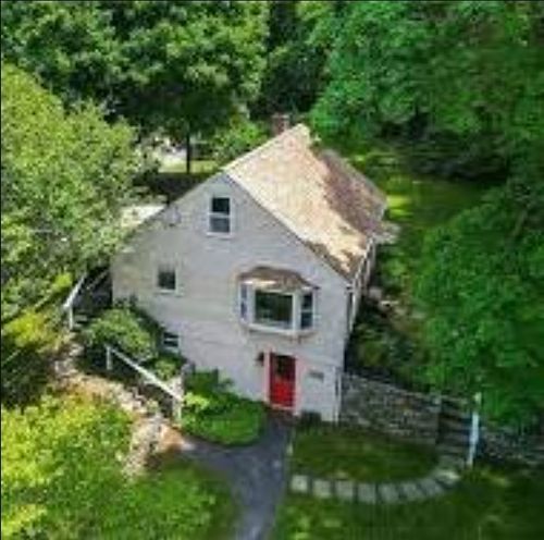 196 Beach St, North Kingstown, RI, 02852-5703 | Card Image