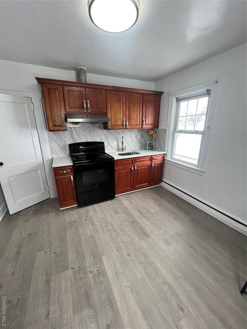 2-535 N 2nd St, New Hyde Park, NY, 11040-2825 | Card Image