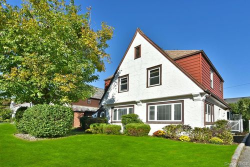 63 Willow St, Garden City, NY, 11530-6316 | Card Image