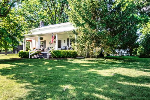 650 Delaney Ferry Rd, Versailles, KY, 40383-9015 | Card Image