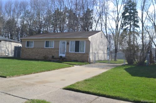 42428 Greenbrier Ln, Clinton Township, MI, 48038-1735 | Card Image