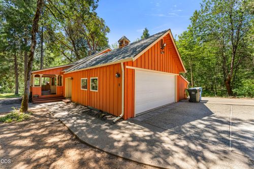 6907 Bear Branch Rd, Rogue River, OR, 97537 | Card Image