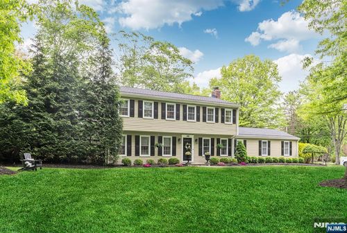 442 New York Avenue, Wyckoff, NJ, 07481 | Card Image