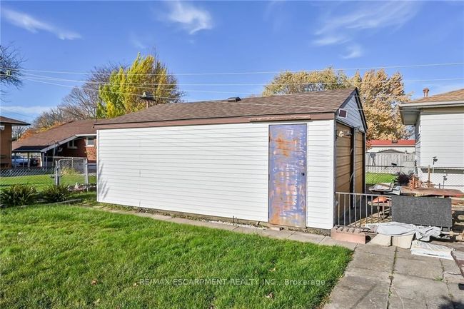 135 Nash Rd N, House other with 3 bedrooms, 2 bathrooms and 5 parking in Hamilton ON | Image 38