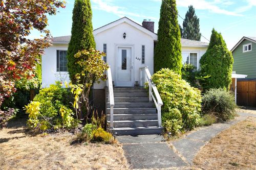 425 White St, Ladysmith, BC, V9G1S8 | Card Image