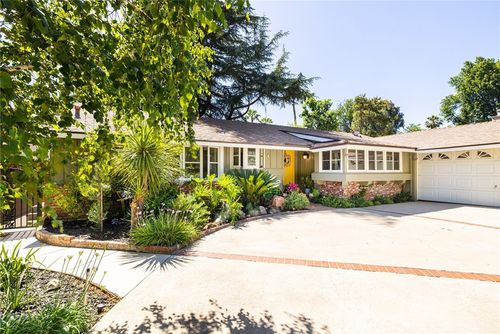 8841 White Oak Ave, Sherwood Forest, CA, 91325-3128 | Card Image