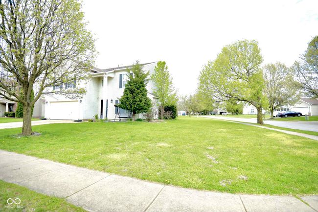 view of front of property with a front lawn and concrete driveway | Image 6