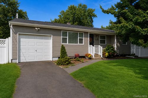 52 Larry Rd S, Selden, NY, 11784-2406 | Card Image