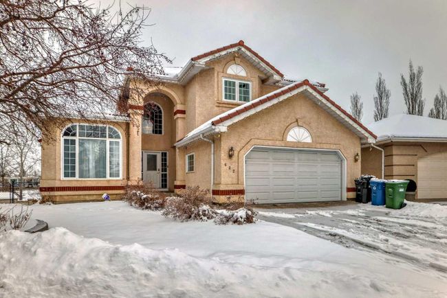 622 Mckenzie Lake Bay Se, Home with 5 bedrooms, 3 bathrooms and 4 parking in Calgary AB | Image 2