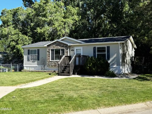 426 Dover Dr, Bismarck, ND, 58504-7310 | Card Image