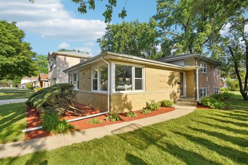 3935 W Jarvis Ave, Lincolnwood, IL, 60712-1020 | Card Image