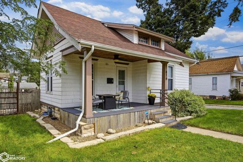 816 9th Ave, Marion, IA, 52302-5709 | Card Image