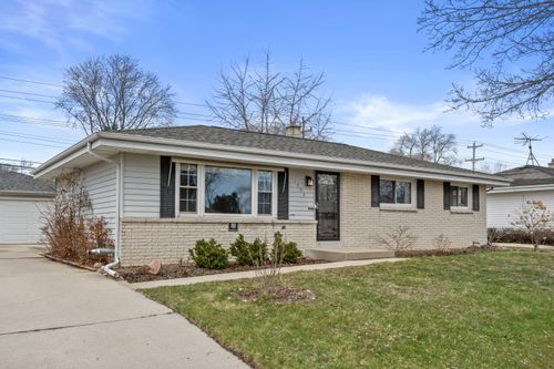 1553 Parknoll Ln, Port Washington, WI, 53074-1125 | Card Image