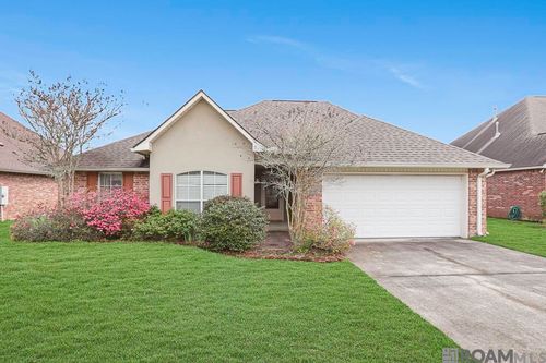 26184 Glenbrooke Dr, Denham Springs, LA, 70726-6553 | Card Image