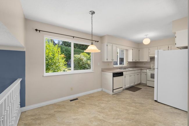 1605 Hemlock Pl, House other with 3 bedrooms, 3 bathrooms and 6 parking in Port Moody BC | Image 15