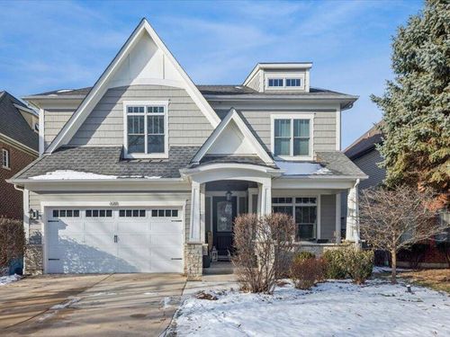 688 S Mitchell Ave, Elmhurst, IL, 60126-4371 | Card Image