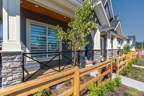 19643 74 Ave, Langley, BC, V2Y3R5 | Card Image
