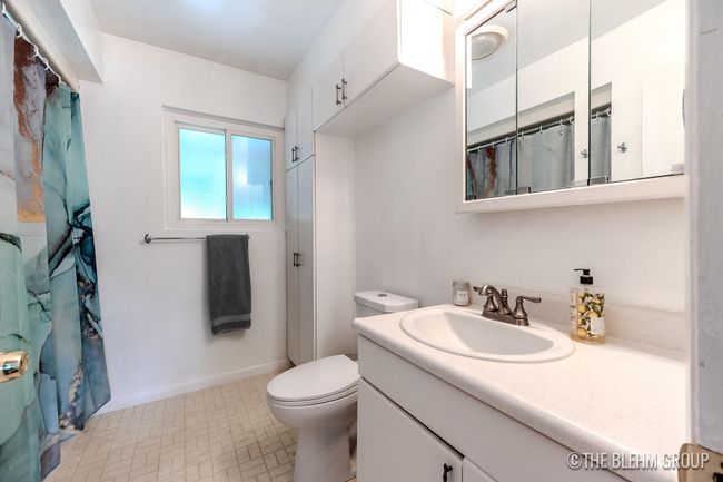 11665 S Gordon Ave-9 | Image 8
