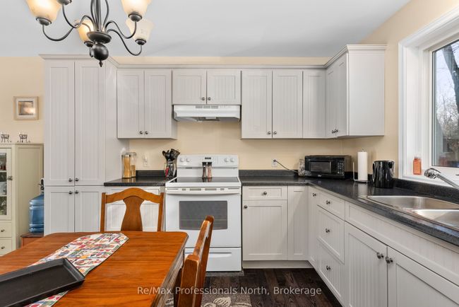 1011 Fitchett Lane, House other with 3 bedrooms, 2 bathrooms and 4 parking in Gravenhurst ON | Image 10