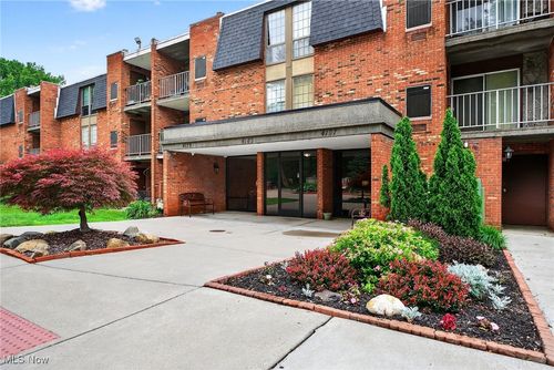 4183 Columbia Rd, North Olmsted, OH, 44070-2077 | Card Image