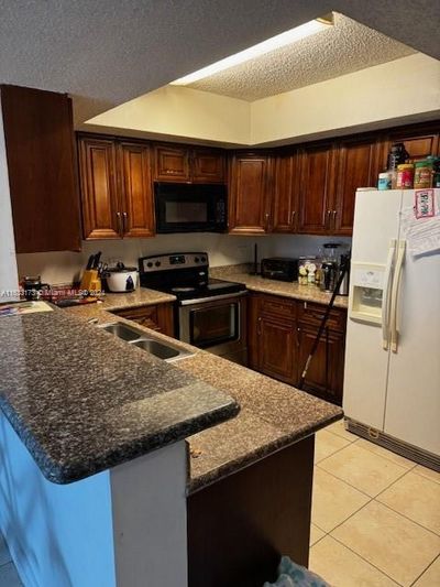 605 - 3660 N 56th Ave, Condo with 2 bedrooms, 1 bathrooms and null parking in Hollywood FL | Image 3