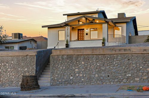 2110 N Kansas St, El Paso, TX, 79902-3307 | Card Image