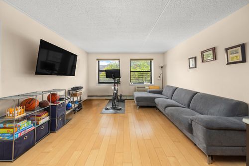 218-130 Malcolm X Blvd, New York, NY, 10026-2510 | Card Image