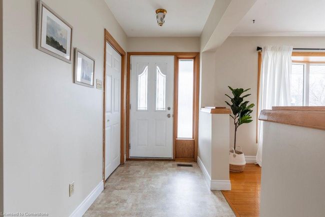 7 Jeanette St, House other with 4 bedrooms, 2 bathrooms and 7 parking in Hamilton ON | Image 4