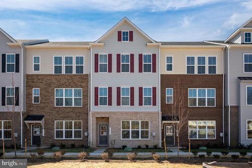 10161 Queens Way, MANASSAS, VA, 20110-2831 | Card Image