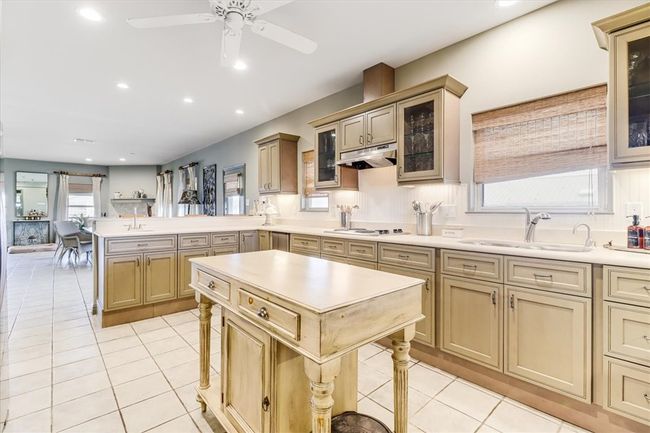 488 Margo Ln, House other with 5 bedrooms, 4 bathrooms and 6 parking in Port Aransas TX | Image 7