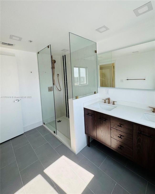 APT-17 - 7728 Collins Ave, Condo with 2 bedrooms, 3 bathrooms and null parking in Miami Beach FL | Image 12