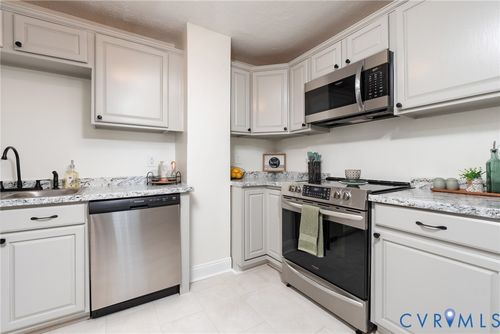 513 Miles Ave, Hopewell, VA, 23860-4214 | Card Image