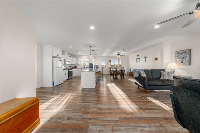 717 Oak Knoll Ln, Home with 3 bedrooms, 3 bathrooms and 1 parking in Elm Mott TX | Image 23