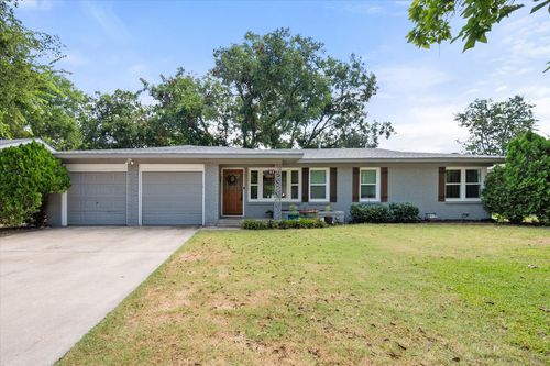 1025 Park Center St, Benbrook, TX, 76126-2501 | Card Image