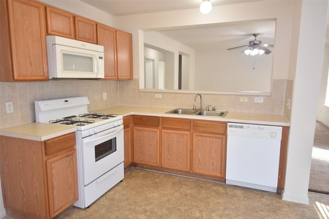 22811 Twisting Pine Dr, House other with 4 bedrooms, 2 bathrooms and 2 parking in Spring TX | Image 6