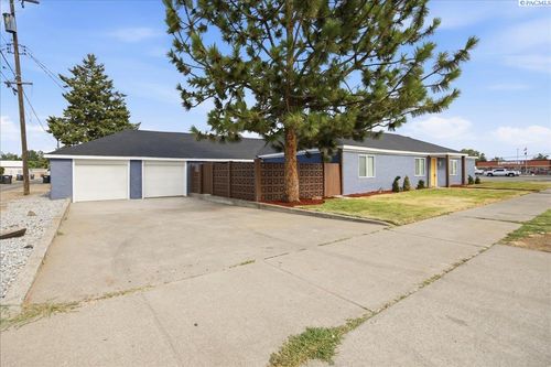 807 N 12th Ave, Pasco, WA, 99301-4802 | Card Image