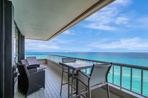phn-5250 N Ocean Dr, Riviera Beach, FL, 33404-2657 | Card Image