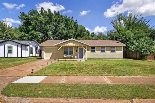 404 Freestone Dr, Euless, TX, 76039-3666 | Card Image