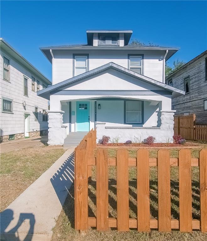 College Ave, Kansas City, MO 64128