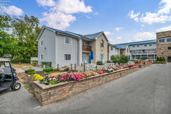 7 - 1230 Tri Motor Dr, Condo with 2 bedrooms, 2 bathrooms and null parking in Put-In-Bay OH | Image 4